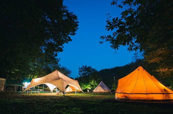 キャンプ　テントの夜景