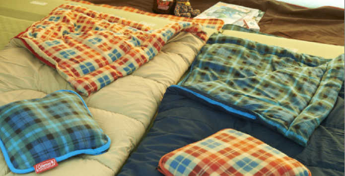 冬キャンプのテントの中の布団