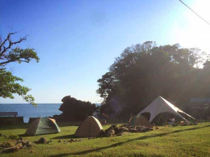 海がすぐそこにあるおしゃれキャンプ場