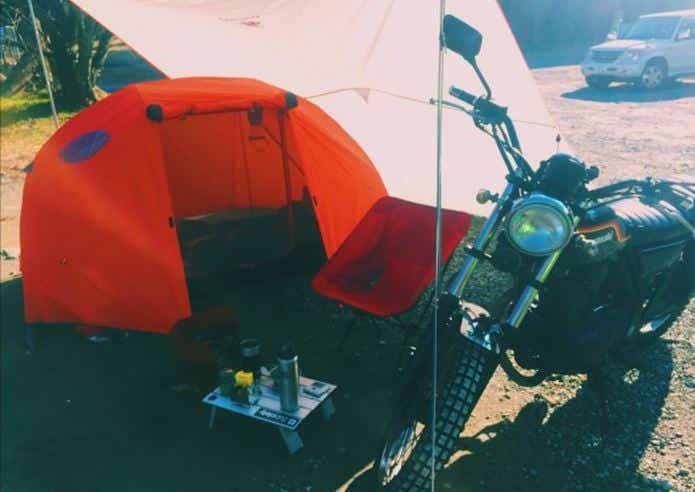 キャンプツーリングスタイル　バイク　テント