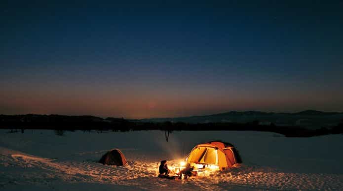 冬キャンプのテント