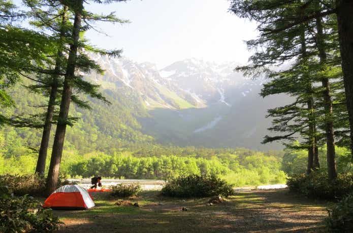 山に囲まれたおしゃれキャンプ場