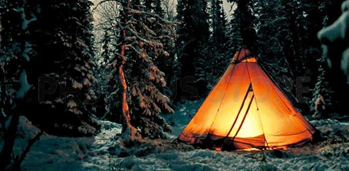 冬キャンプのティピーテント
