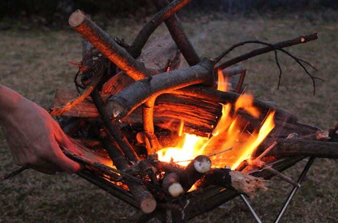 秋キャンプ　秋の夜長には焚き火