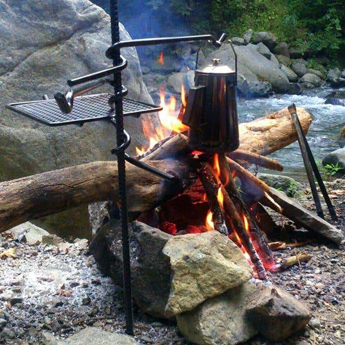 キャンプマニア　ファイアハンガー　焚き火ハンガー