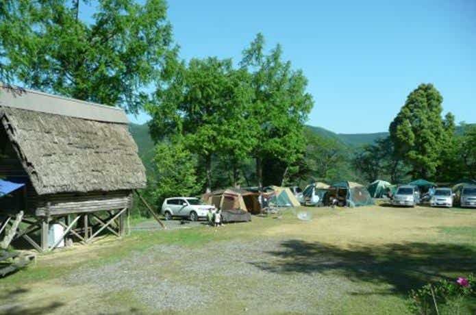 ログハウスとキャンプの石ヶ堂古代村　川遊び