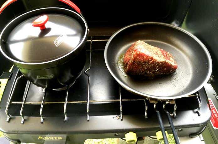 フライパンで塊肉を焼く　鍋
