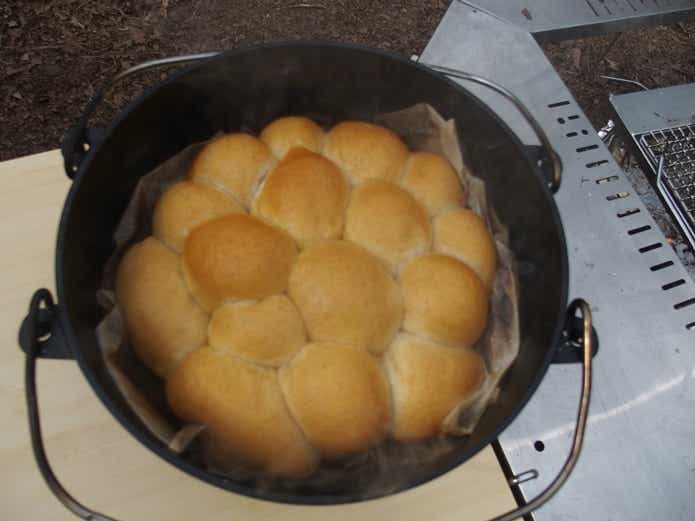 ダッチオーブン料理　パン