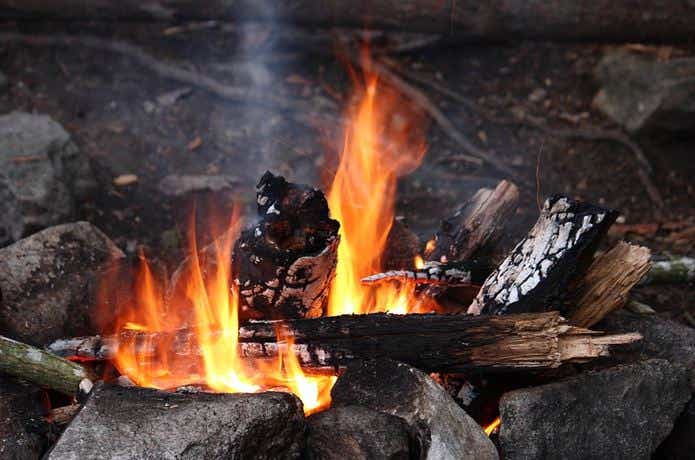 ひるがの高原キャンプ場の焚き火