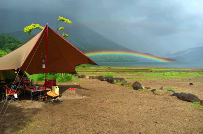 テントと虹