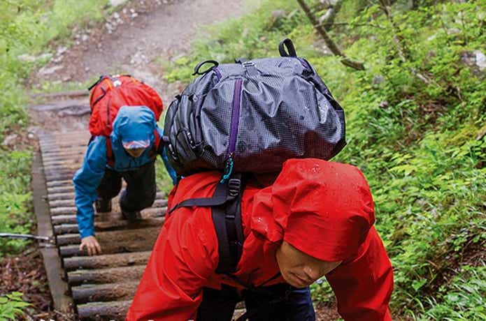 雨が降ってもしっかり弾く！パタゴニアのおすすめレインウェア8選 ...