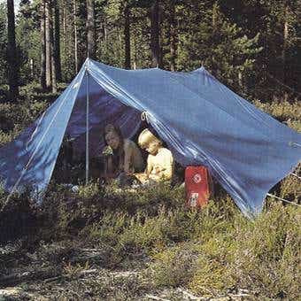 テントを使う家族