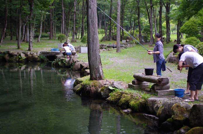 ナラ入沢渓流釣りキャンプ場と釣り池