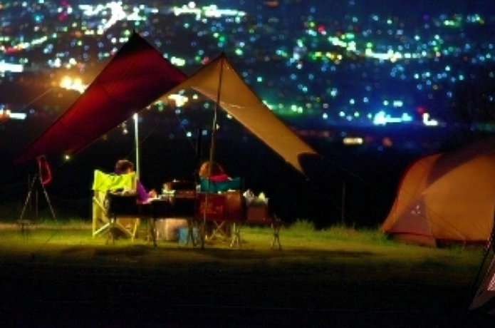 くりの木キャンプ場　夜間のテント