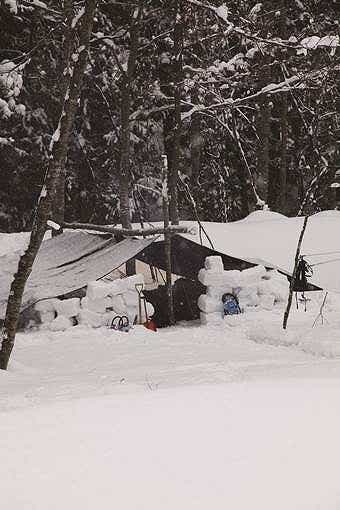 雪原でのテント設営　img_8933
