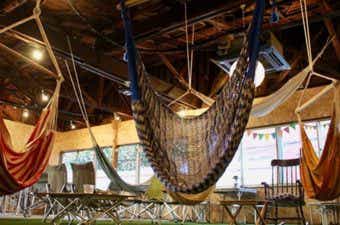 キャンプ気分を味わえるNEWエリア​「Cafe Hammock」