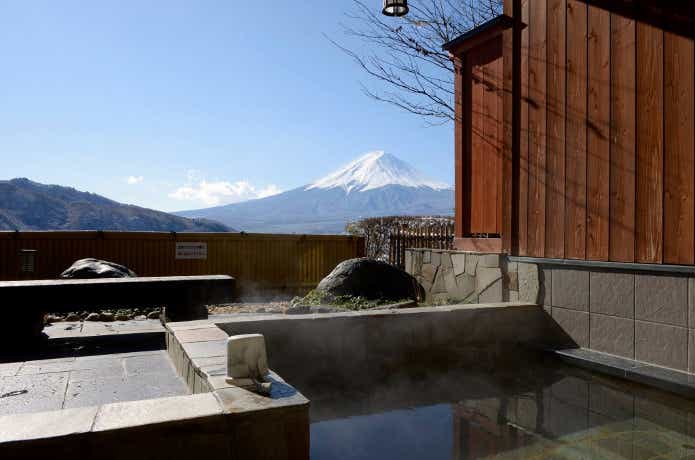 富士の湧き水を利用した露天・展望風呂