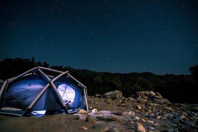 星の見えるキャンプ場とテント