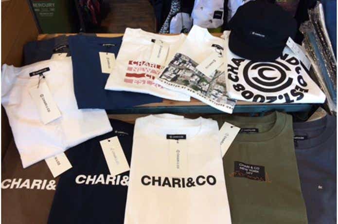 CHARI&COのTシャツ