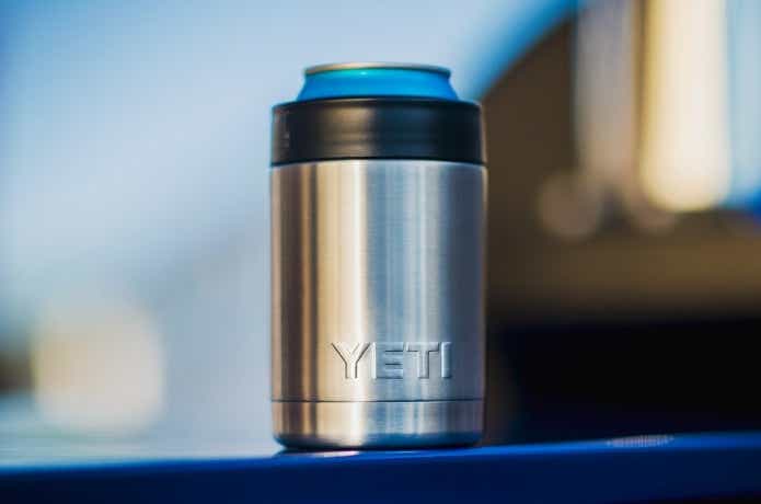 アウトドア 食器 YETIの保冷缶ホルダーが極太でワイルド！気になる価格や口コミを調査 
