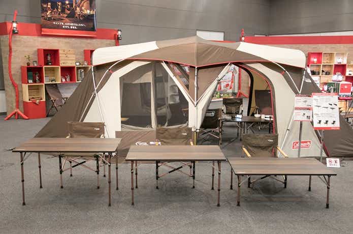 コールマンの2018年新製品展示会　テント　バタフライテーブル