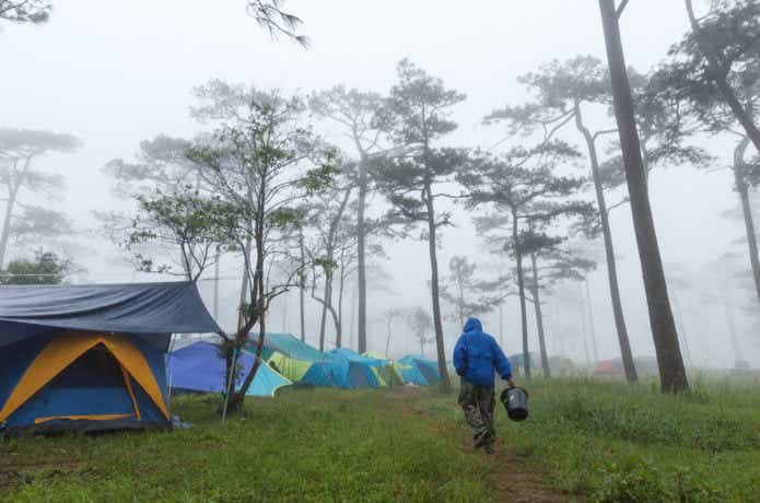 雨の日のキャンプ