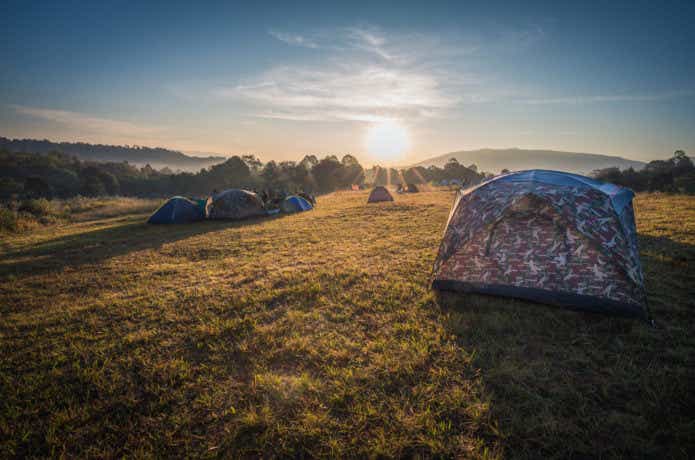 朝日を迎えるキャンプ場