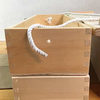 穴を開けた木製BOX、ロープ