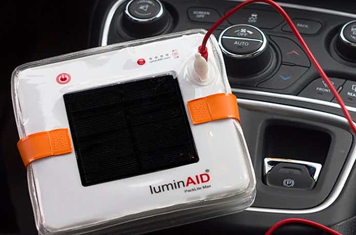 luminAID ルミンエイド パックライト マックス　充電中画像