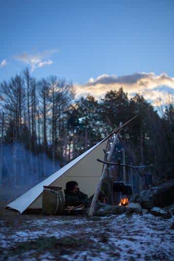 冬キャンプ　テントと焚火