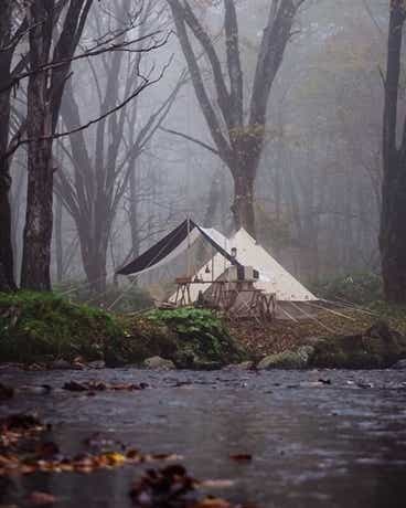 雨の降るキャンプ場