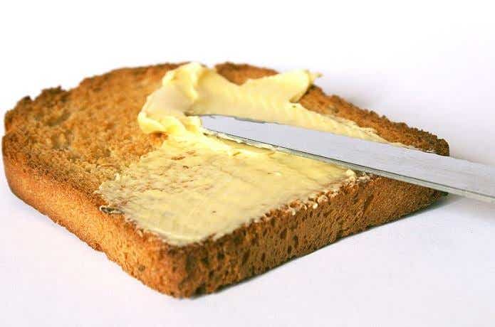 バターを塗ったパン