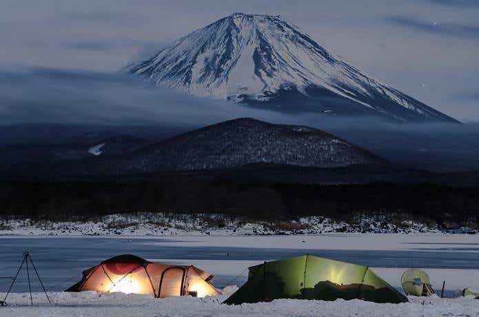 冬キャンプ　富士山とテント