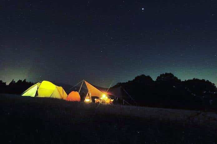 夜にキャンプ