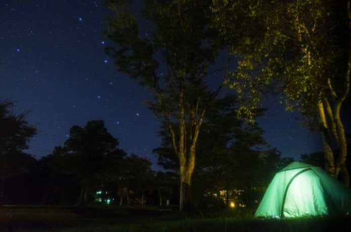 夜のキャンプ　星空