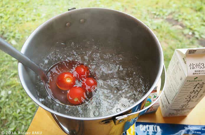 フルーツトマトの皮を湯むきする