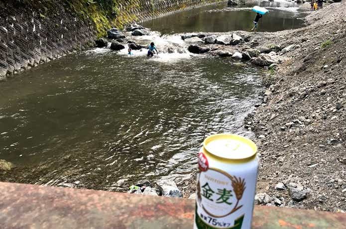 川とビール