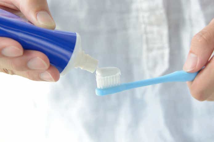 歯磨き粉と歯ブラシ