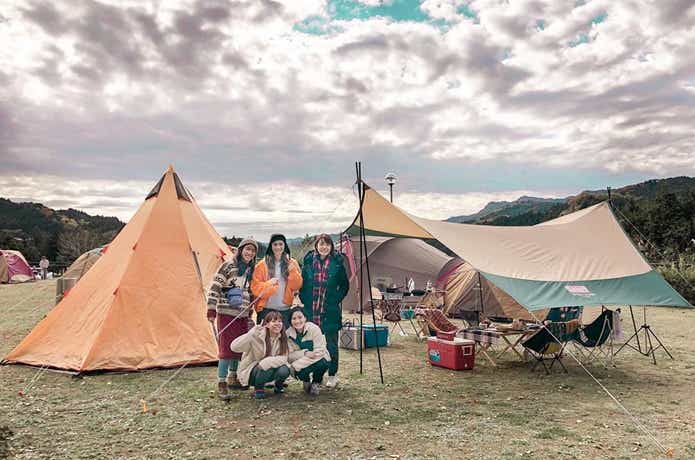女性5人　キャンプ