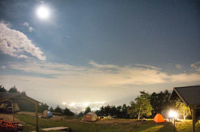 夜景の見えるキャンプ場　陣馬形キャンプ場（長野）