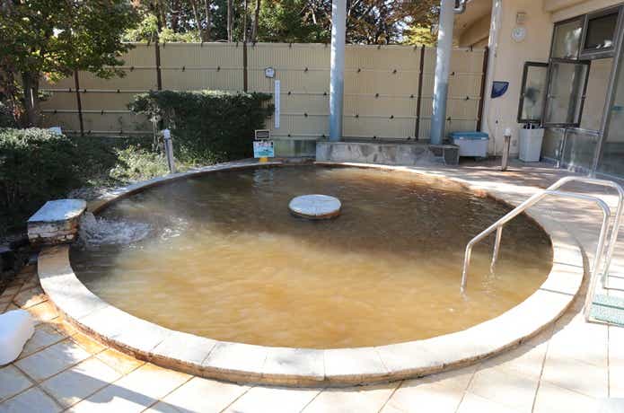 山梨県の「RVパークやまなみの湯」露天風呂