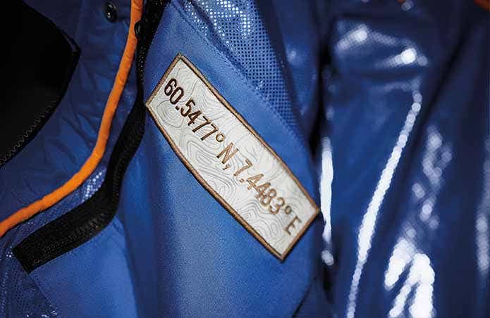 コロンビア　スター・ウォーズ・エンパイアー・クルー・ジャケット防水加工のジャケット素材