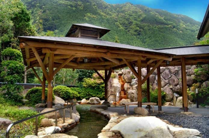『きなりの郷』下北山スポーツ公園キャンプ場 場内の天然温泉
