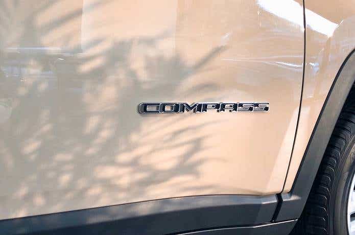 jeepコンパス　サンドカラー