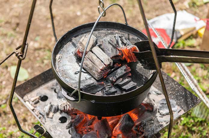 鶏の丸焼き　ダッチオーブン