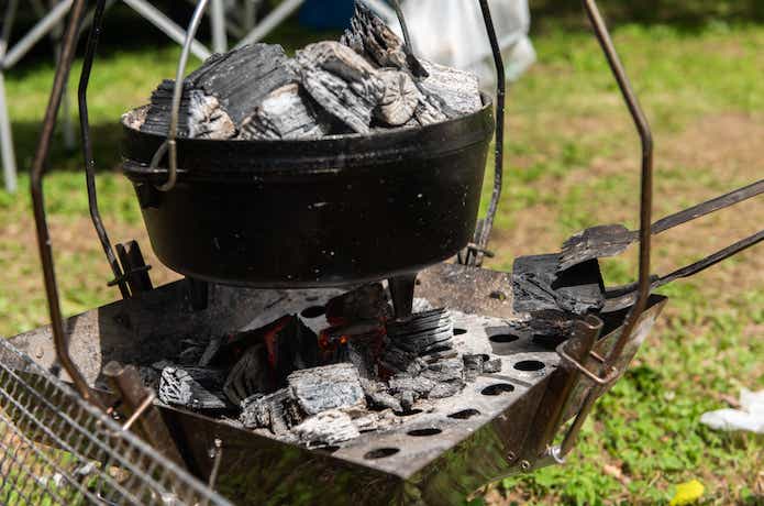 鶏の丸焼き　ダッチオーブン