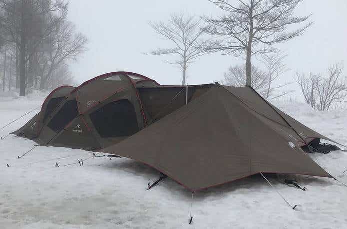 降雪のキャンプ