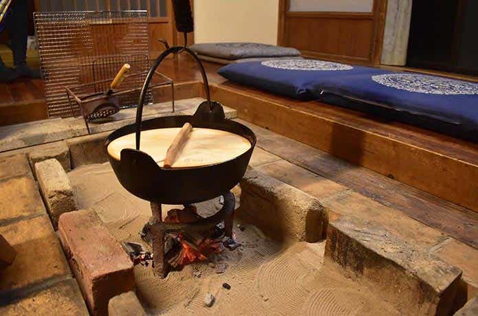 囲炉裏と鍋