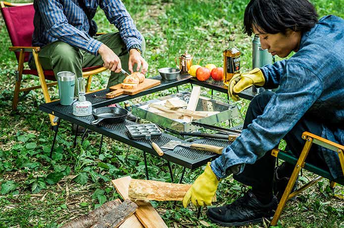 尾上製作所の「万能スタンド」があれば、キャンプ料理も焚き火も一気に