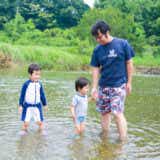 【子供を危険から守る！】安全な川遊びのために最低限備えるべき物・注意すべきこと